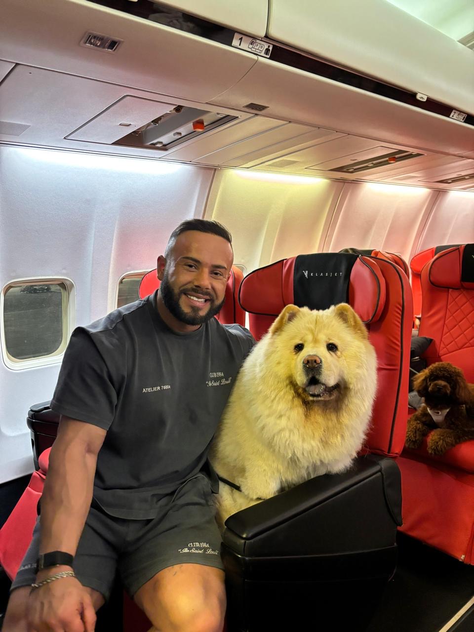 Passenger with pet on a shared charter flight